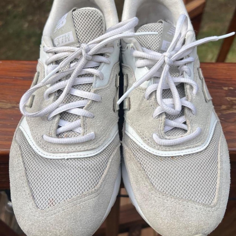 New Balance 997H Womens 7.5 Mens 6 Grey White Road Trail Running Jog Sneakers